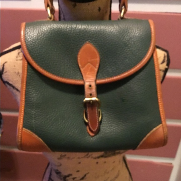 Dooney & Bourke Handbags - VINTAGE DOONEY & BOURKE  PEBBLED LADIES PURSE 👜
